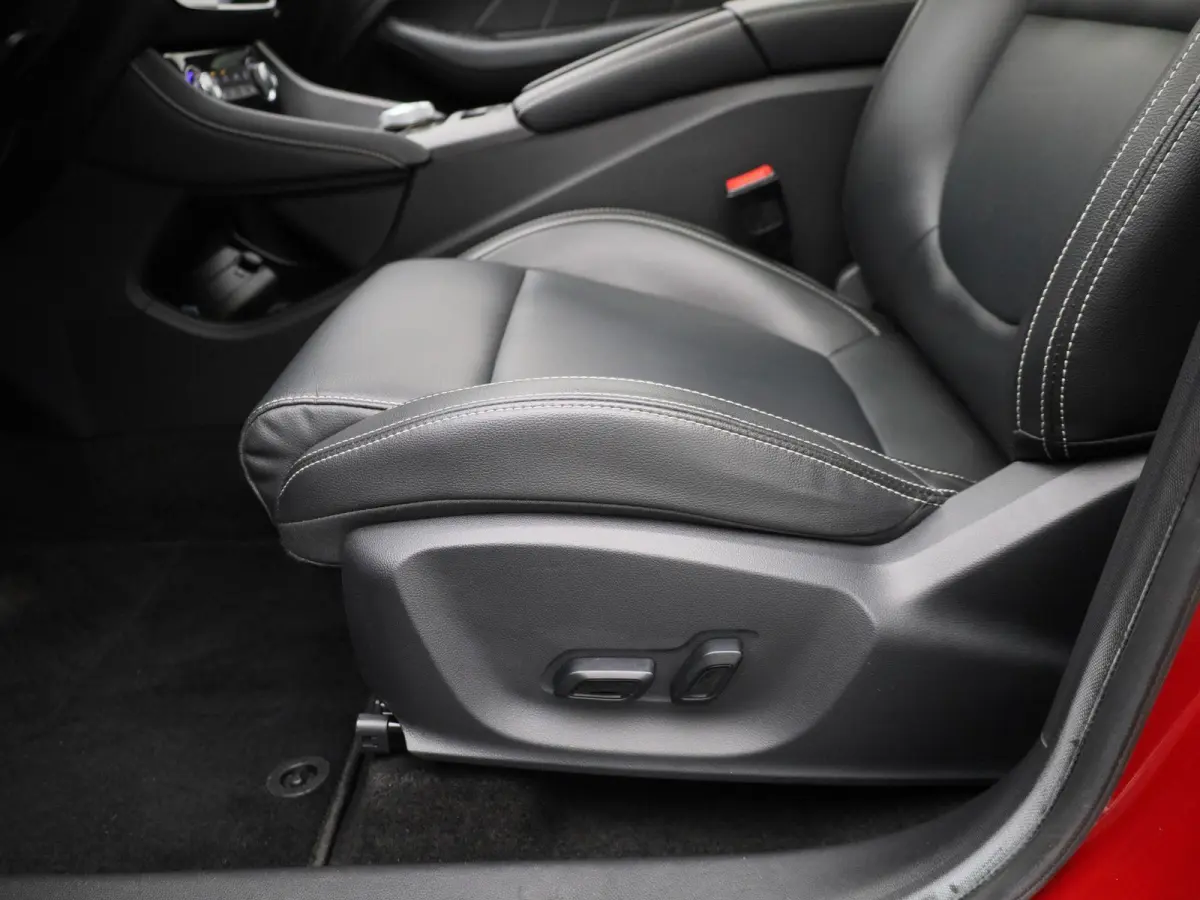 MG Luxury 45 kWh | Automaat | Panoramadak | Leder | Navigatie | Airco | Achteruitrijcamera | Apple Carplay / Android Auto | Stoelverwarming | Lichtmetalen Velgen |