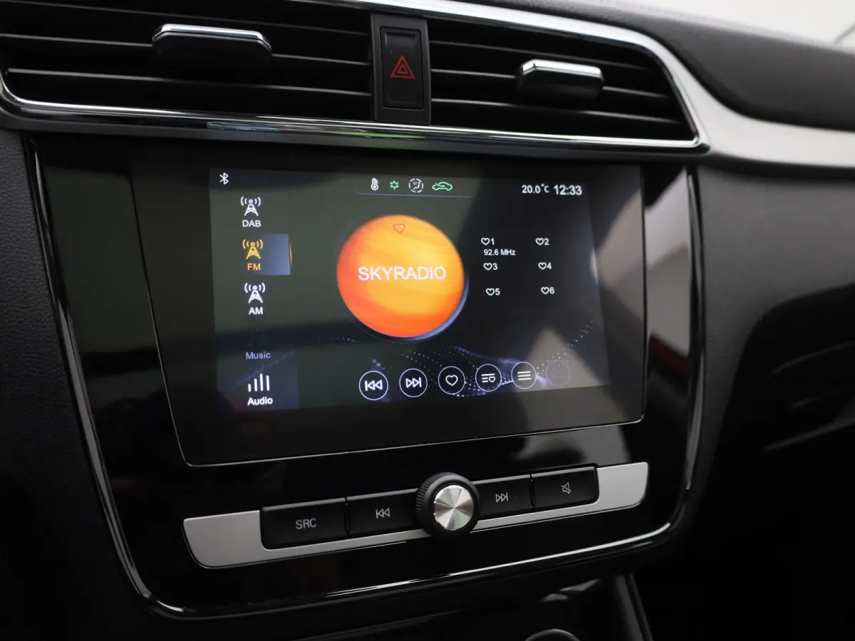 MG Luxury 45 kWh | Automaat | Panoramadak | Leder | Navigatie | Airco | Achteruitrijcamera | Apple Carplay / Android Auto | Stoelverwarming | Lichtmetalen Velgen |