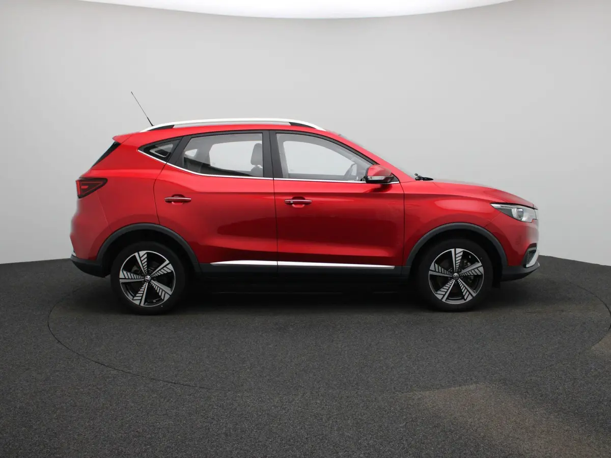 MG Luxury 45 kWh | Automaat | Panoramadak | Leder | Navigatie | Airco | Achteruitrijcamera | Apple Carplay / Android Auto | Stoelverwarming | Lichtmetalen Velgen |