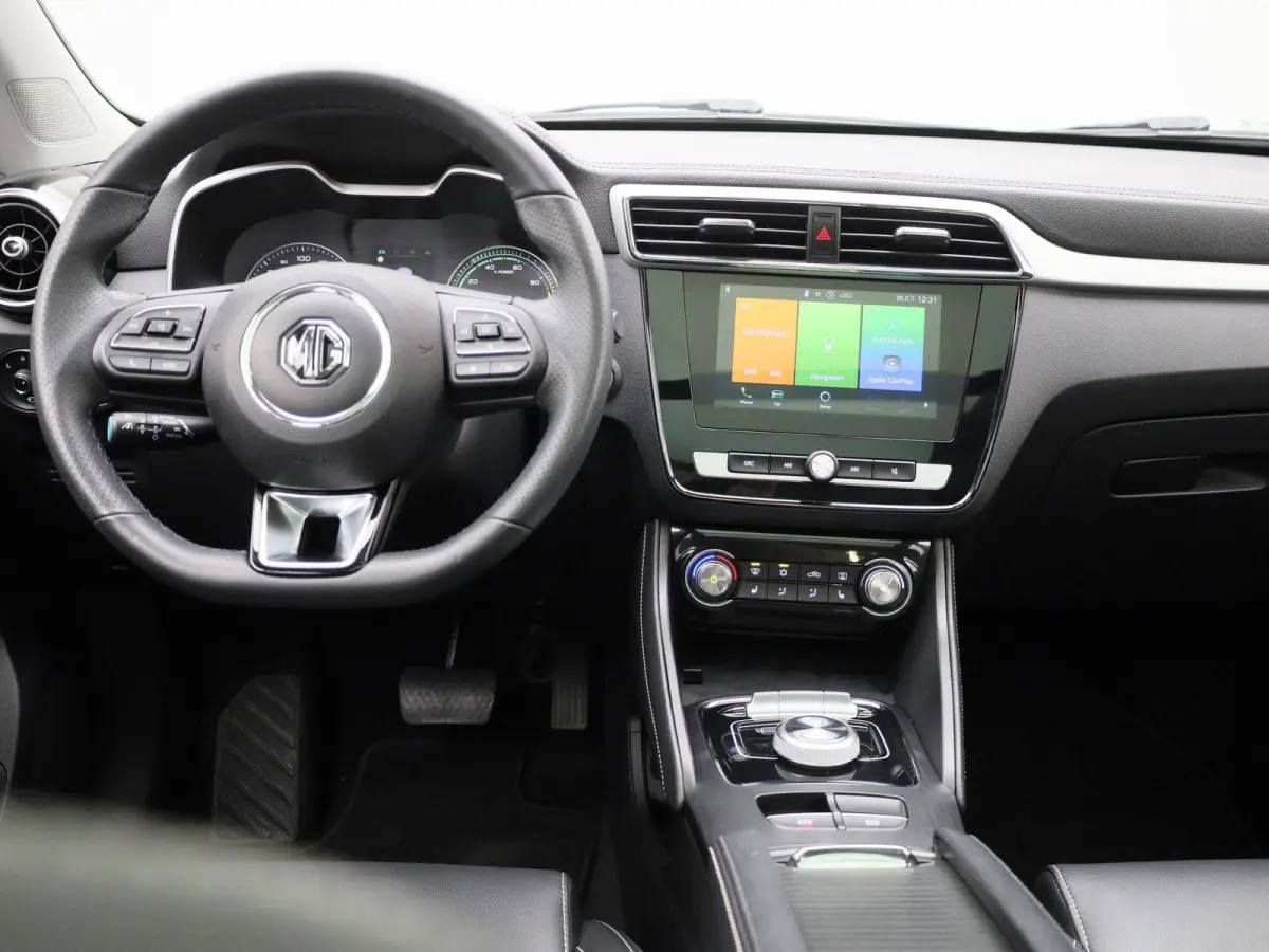 MG Luxury 45 kWh | Automaat | Panoramadak | Leder | Navigatie | Airco | Achteruitrijcamera | Apple Carplay / Android Auto | Stoelverwarming | Lichtmetalen Velgen |