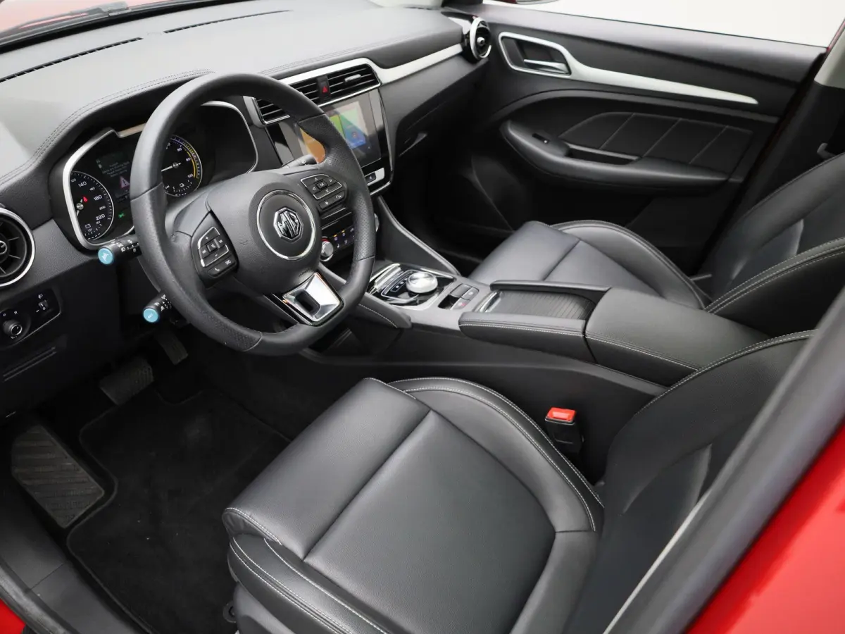 MG Luxury 45 kWh | Automaat | Panoramadak | Leder | Navigatie | Airco | Achteruitrijcamera | Apple Carplay / Android Auto | Stoelverwarming | Lichtmetalen Velgen |