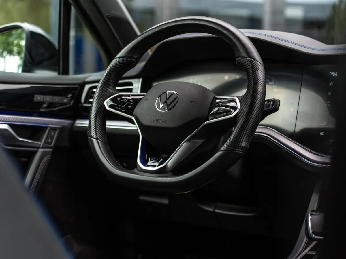 3.0 TSI eHybrid R-Line|PANO|MASSAGE|HUD