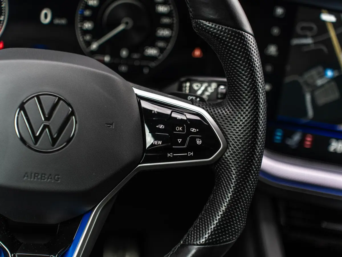 3.0 TSI eHybrid R-Line|PANO|MASSAGE|HUD