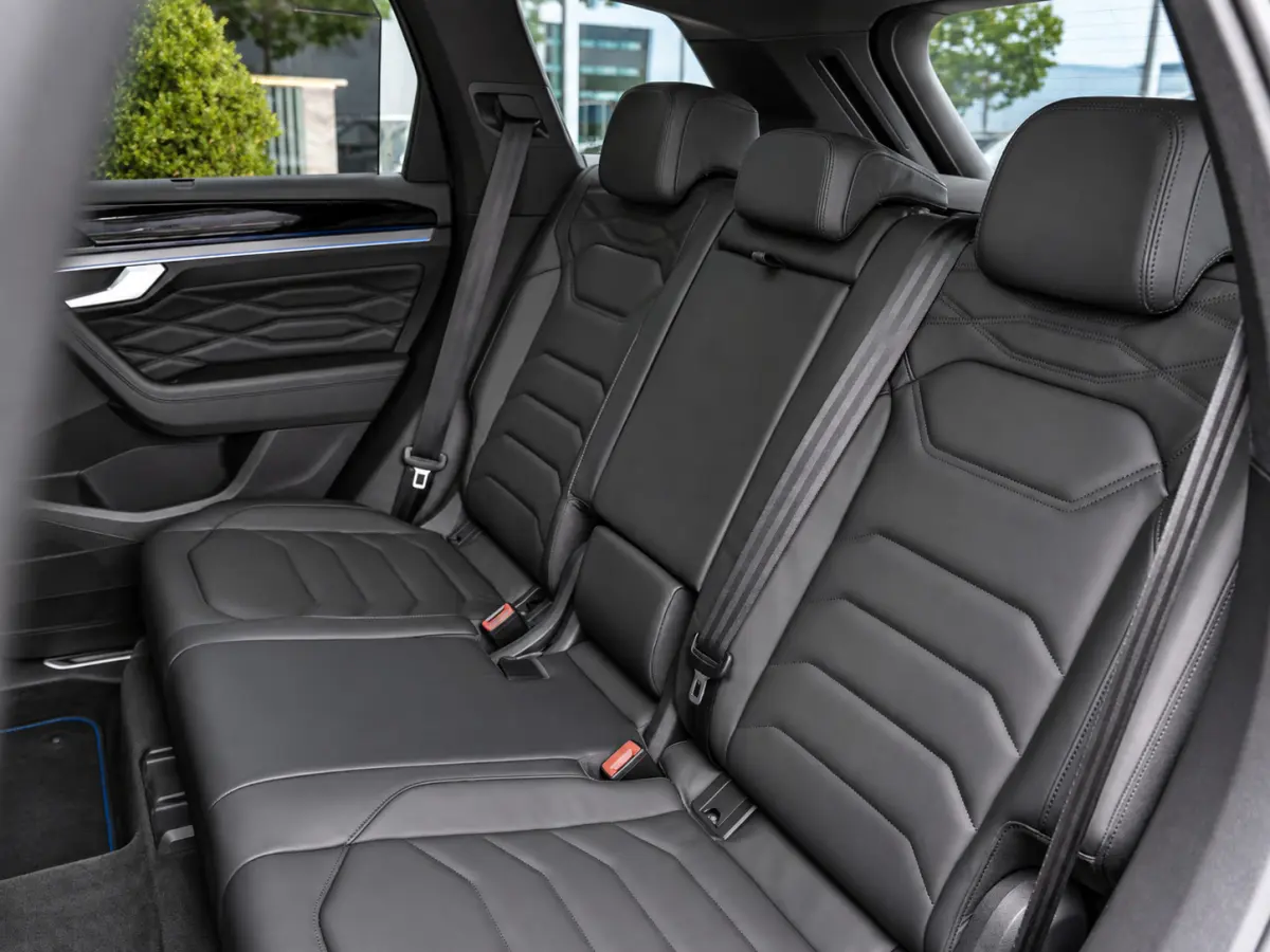 3.0 TSI eHybrid R-Line|PANO|MASSAGE|HUD