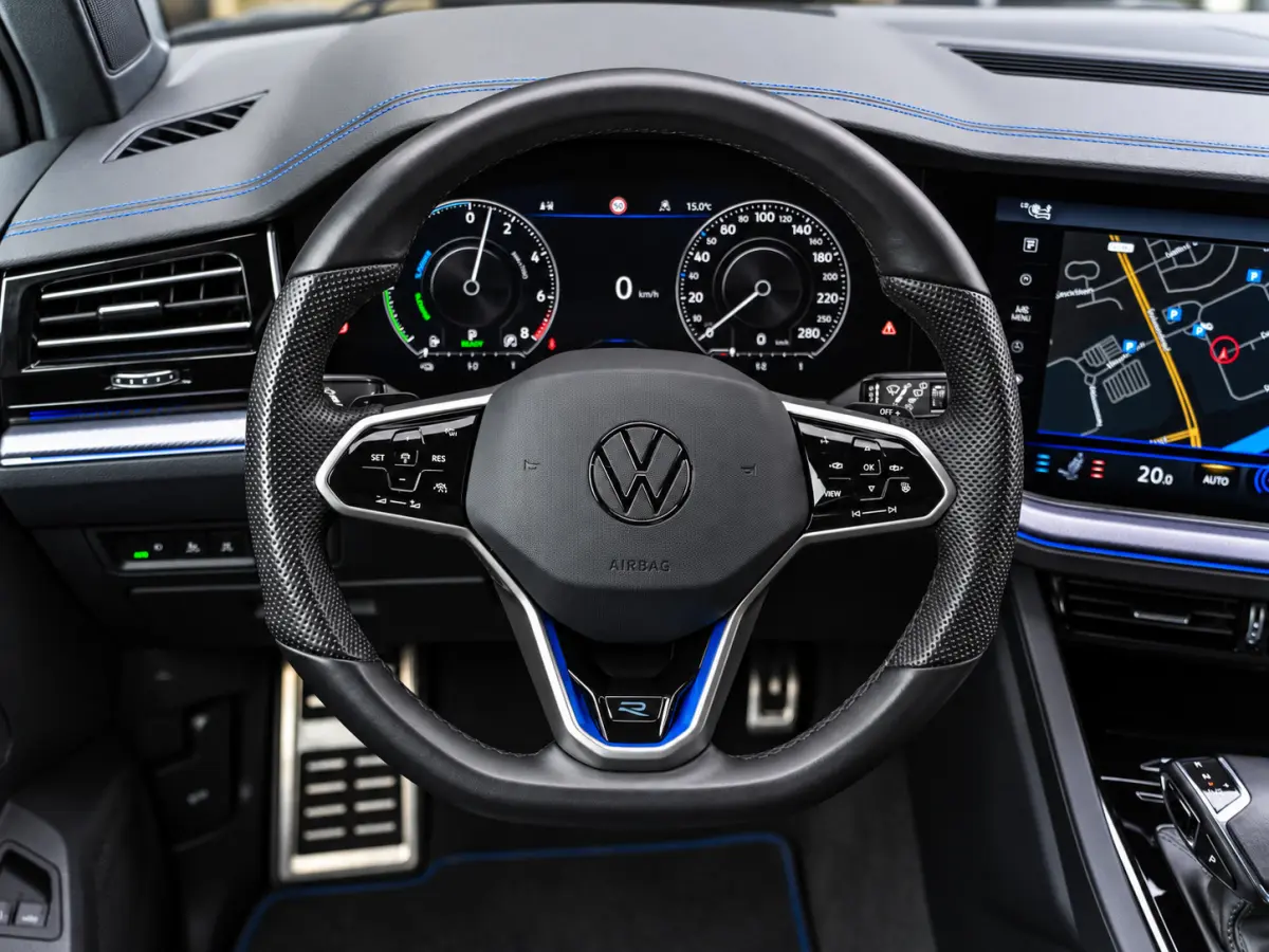 3.0 TSI eHybrid R-Line|PANO|MASSAGE|HUD
