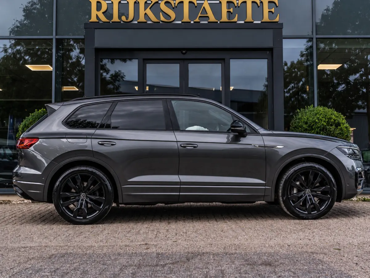 3.0 TSI eHybrid R-Line|PANO|MASSAGE|HUD