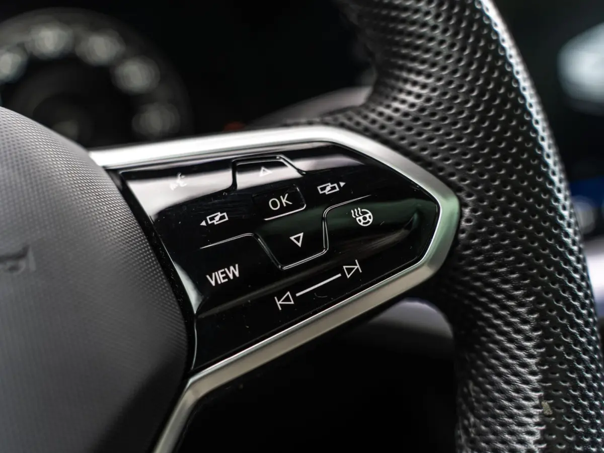 3.0 TSI eHybrid R-Line|PANO|MASSAGE|HUD