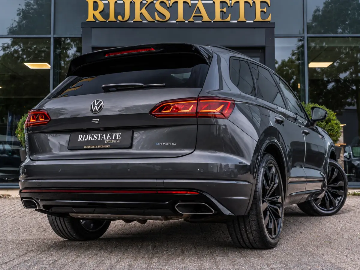 3.0 TSI eHybrid R-Line|PANO|MASSAGE|HUD