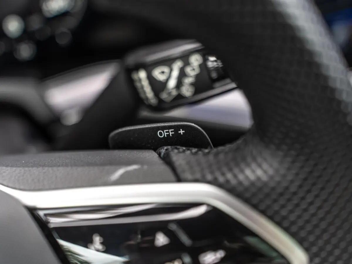 3.0 TSI eHybrid R-Line|PANO|MASSAGE|HUD