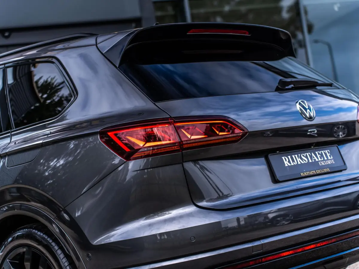 3.0 TSI eHybrid R-Line|PANO|MASSAGE|HUD