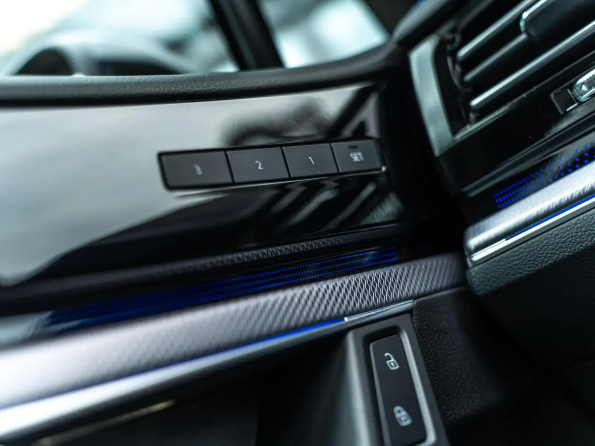 3.0 TSI eHybrid R-Line|PANO|MASSAGE|HUD