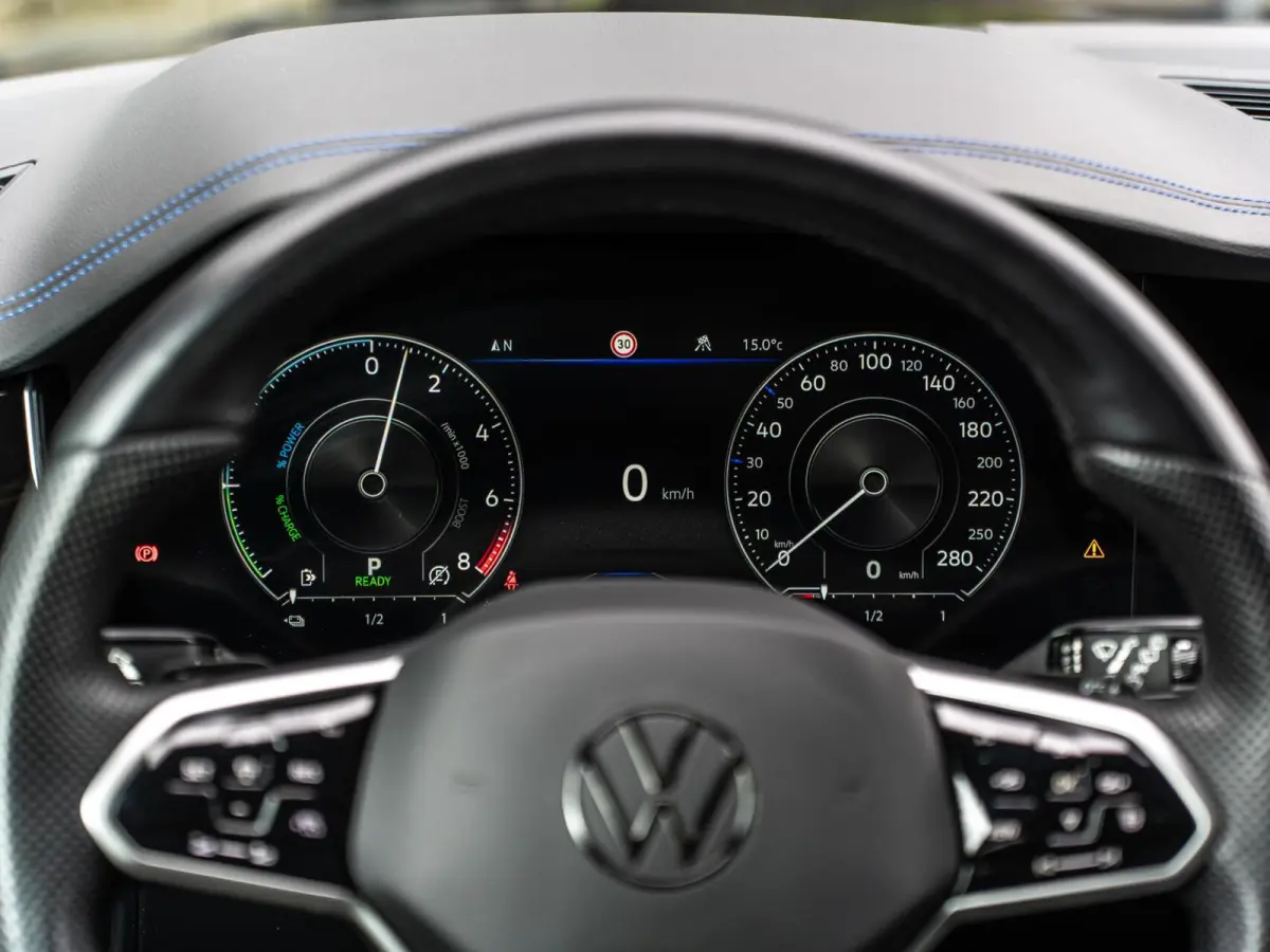 3.0 TSI eHybrid R-Line|PANO|MASSAGE|HUD