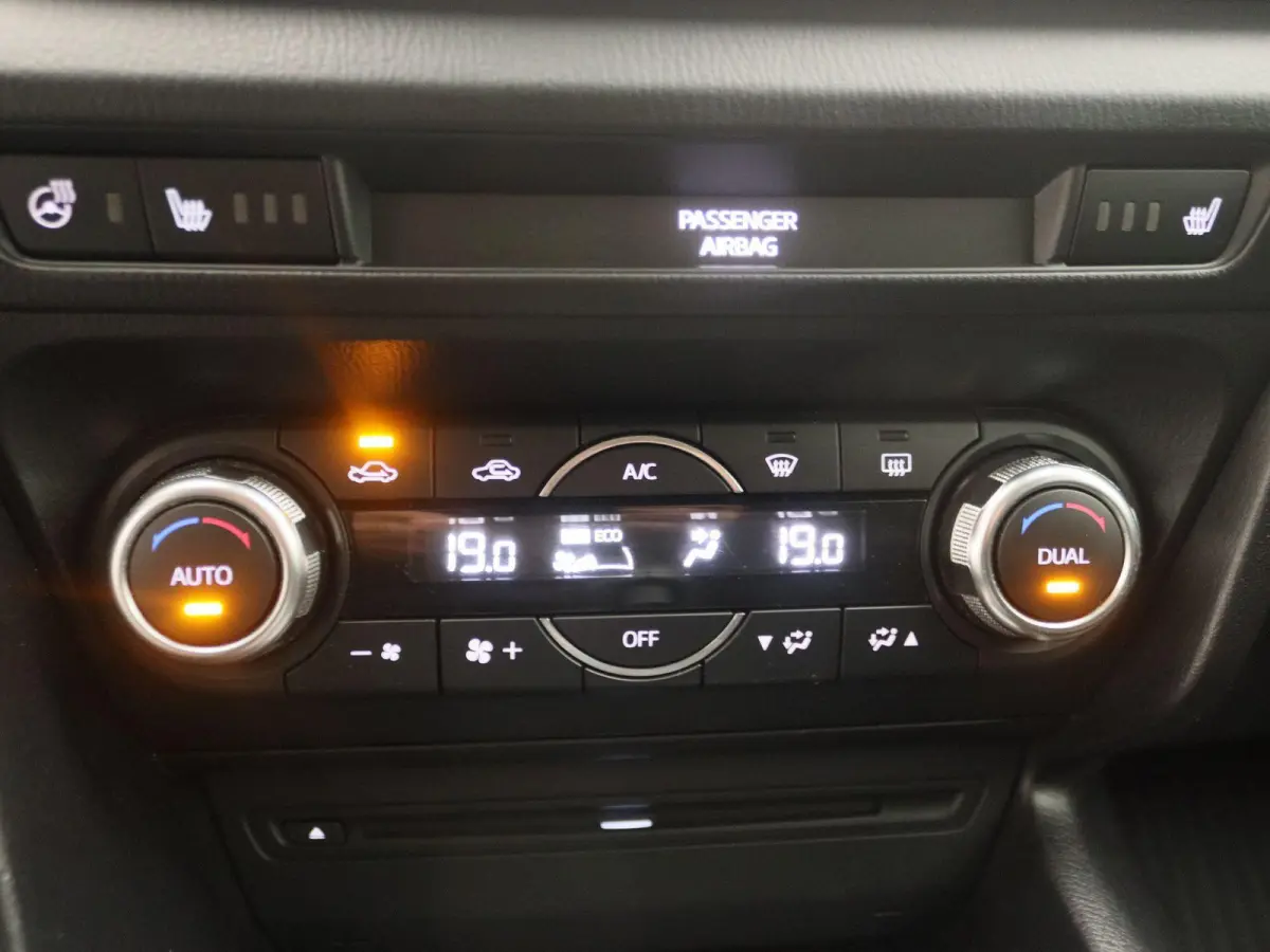 2.0 SkyActiv-G 120 SkyLease+ | Automaat | Stoelverwarming | Stuurverwarming | Navigatie | Climate Control |