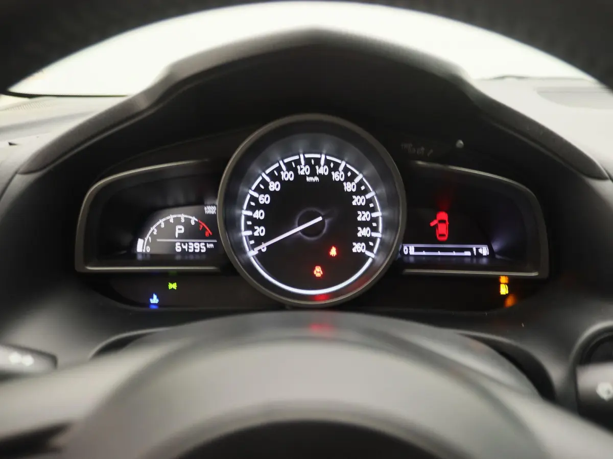2.0 SkyActiv-G 120 SkyLease+ | Automaat | Stoelverwarming | Stuurverwarming | Navigatie | Climate Control |