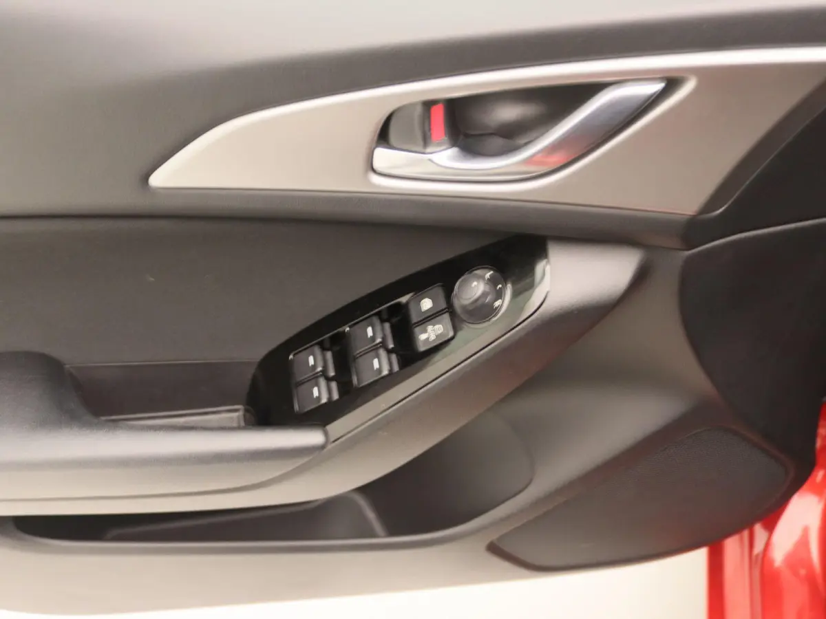 2.0 SkyActiv-G 120 SkyLease+ | Automaat | Stoelverwarming | Stuurverwarming | Navigatie | Climate Control |