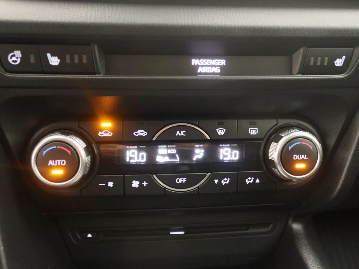 2.0 SkyActiv-G 120 SkyLease+ | Automaat | Stoelverwarming | Stuurverwarming | Navigatie | Climate Control |
