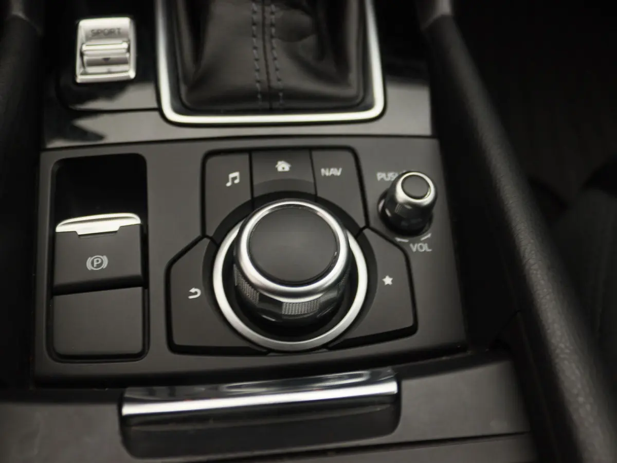 2.0 SkyActiv-G 120 SkyLease+ | Automaat | Stoelverwarming | Stuurverwarming | Navigatie | Climate Control |