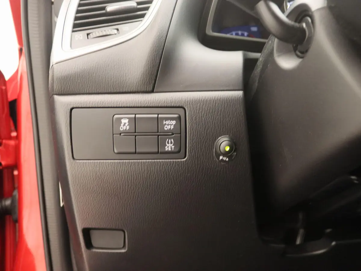 2.0 SkyActiv-G 120 SkyLease+ | Automaat | Stoelverwarming | Stuurverwarming | Navigatie | Climate Control |