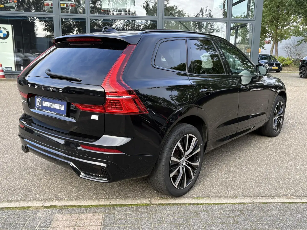 2.0 T6 Plug-in hybrid AWD Plus Dark Showroomprijs van €44.400,- nu voor slechts €42.440,- Uw herfstvoordeel: maar liefst €1.960,-!| DEALER ONDERHOUDEN | HARMAN/KADON | 360° GRADEN CAM