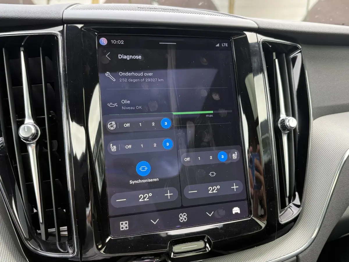 2.0 T6 Plug-in hybrid AWD Plus Dark Showroomprijs van €44.400,- nu voor slechts €42.440,- Uw herfstvoordeel: maar liefst €1.960,-!| DEALER ONDERHOUDEN | HARMAN/KADON | 360° GRADEN CAM