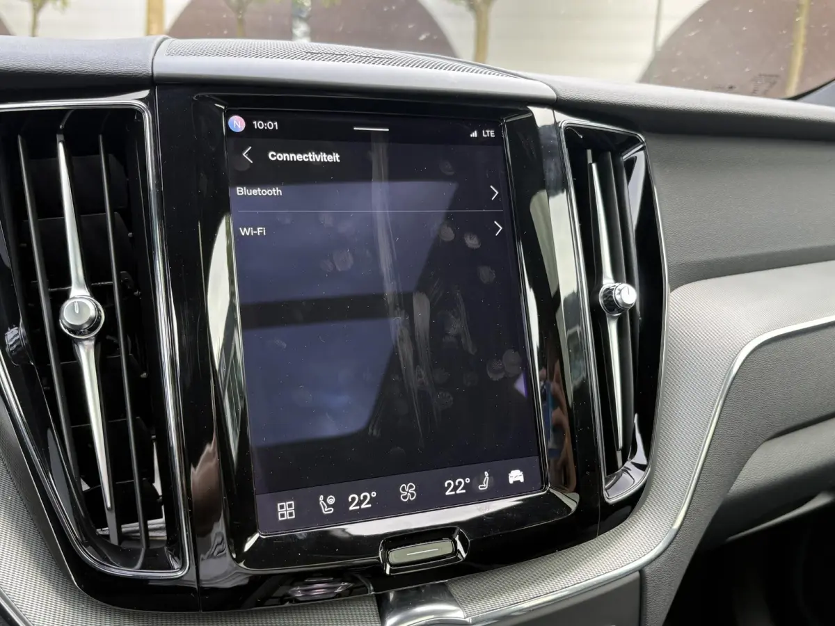 2.0 T6 Plug-in hybrid AWD Plus Dark Showroomprijs van €44.400,- nu voor slechts €42.440,- Uw herfstvoordeel: maar liefst €1.960,-!| DEALER ONDERHOUDEN | HARMAN/KADON | 360° GRADEN CAM