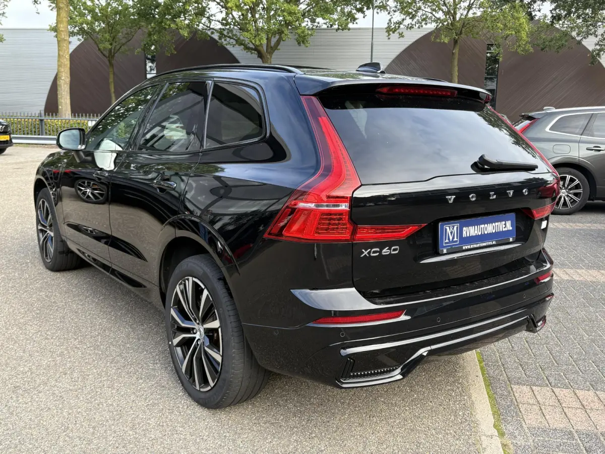 2.0 T6 Plug-in hybrid AWD Plus Dark Showroomprijs van €44.400,- nu voor slechts €42.440,- Uw herfstvoordeel: maar liefst €1.960,-!| DEALER ONDERHOUDEN | HARMAN/KADON | 360° GRADEN CAM