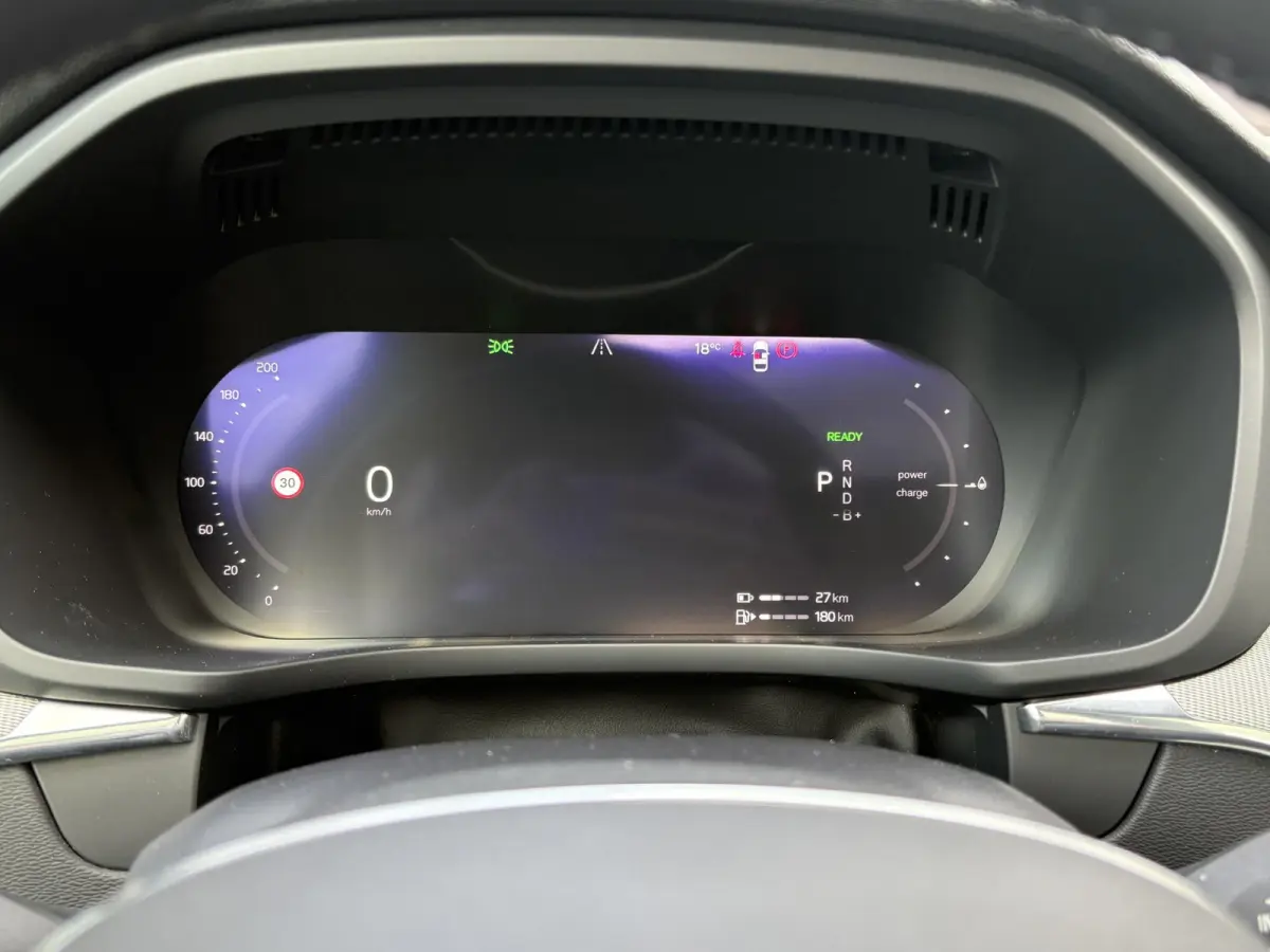 2.0 T6 Plug-in hybrid AWD Plus Dark Showroomprijs van €44.400,- nu voor slechts €42.440,- Uw herfstvoordeel: maar liefst €1.960,-!| DEALER ONDERHOUDEN | HARMAN/KADON | 360° GRADEN CAM