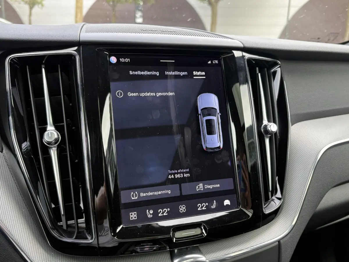 2.0 T6 Plug-in hybrid AWD Plus Dark Showroomprijs van €44.400,- nu voor slechts €42.440,- Uw herfstvoordeel: maar liefst €1.960,-!| DEALER ONDERHOUDEN | HARMAN/KADON | 360° GRADEN CAM