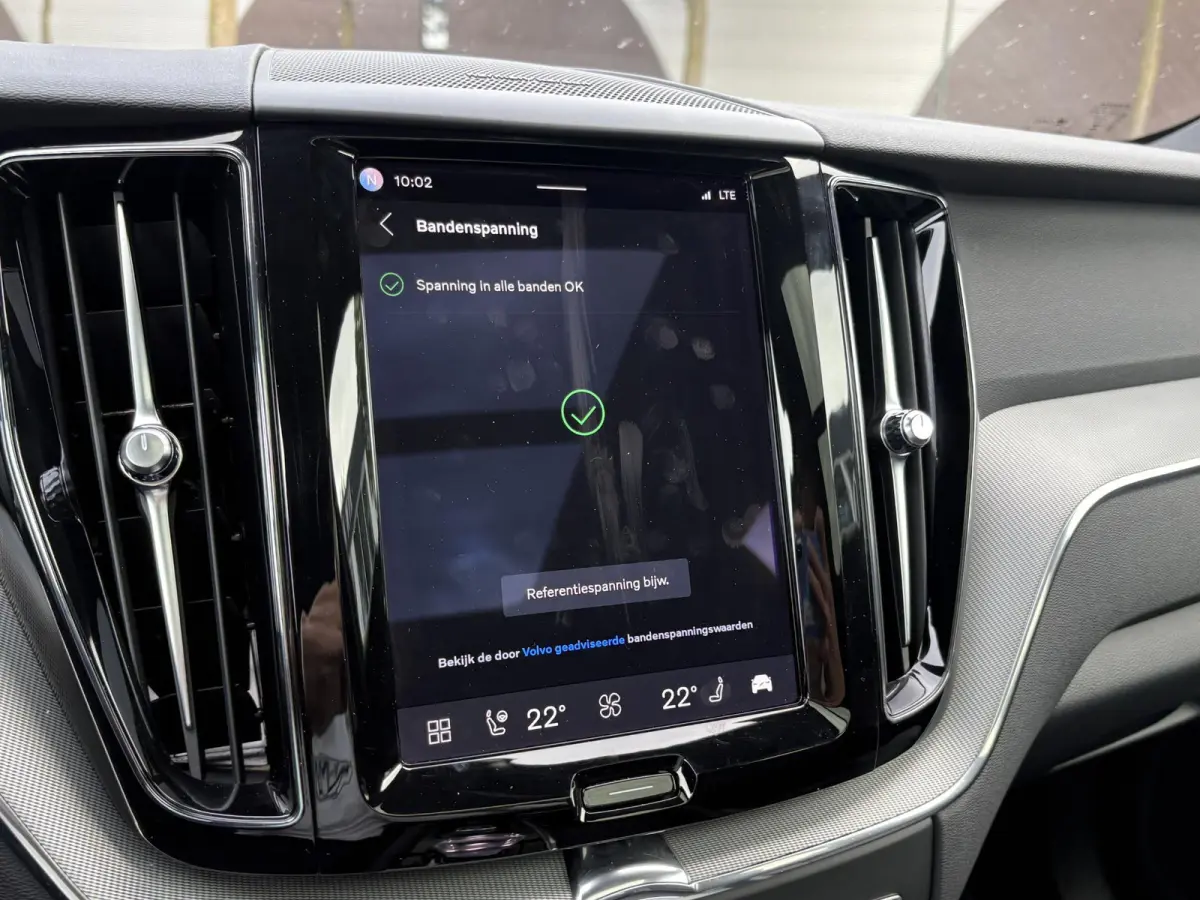 2.0 T6 Plug-in hybrid AWD Plus Dark Showroomprijs van €44.400,- nu voor slechts €42.440,- Uw herfstvoordeel: maar liefst €1.960,-!| DEALER ONDERHOUDEN | HARMAN/KADON | 360° GRADEN CAM