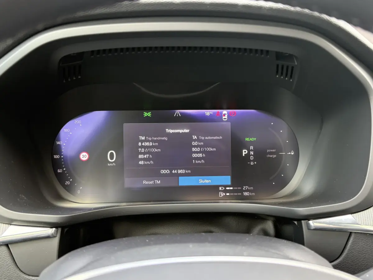 2.0 T6 Plug-in hybrid AWD Plus Dark Showroomprijs van €44.400,- nu voor slechts €42.440,- Uw herfstvoordeel: maar liefst €1.960,-!| DEALER ONDERHOUDEN | HARMAN/KADON | 360° GRADEN CAM
