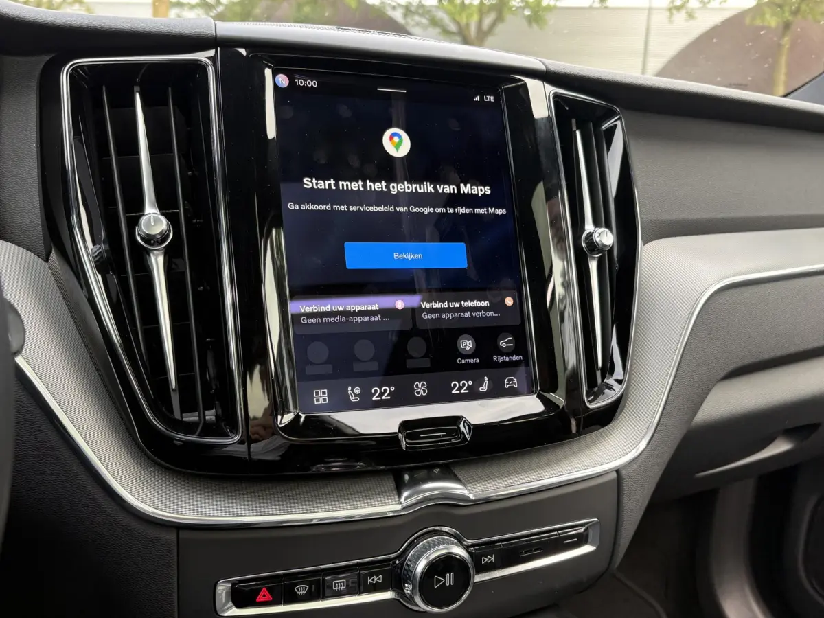 2.0 T6 Plug-in hybrid AWD Plus Dark Showroomprijs van €44.400,- nu voor slechts €42.440,- Uw herfstvoordeel: maar liefst €1.960,-!| DEALER ONDERHOUDEN | HARMAN/KADON | 360° GRADEN CAM