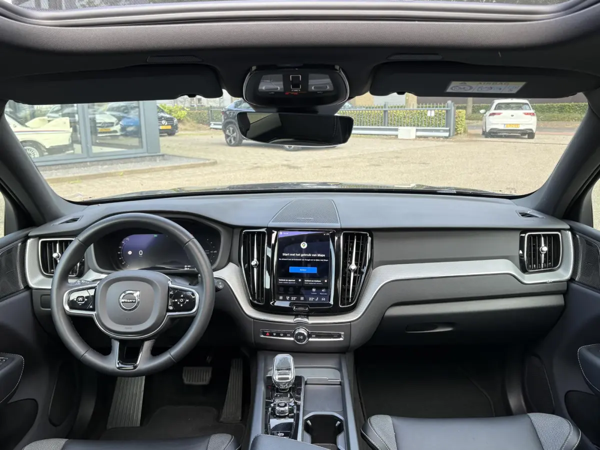 2.0 T6 Plug-in hybrid AWD Plus Dark Showroomprijs van €44.400,- nu voor slechts €42.440,- Uw herfstvoordeel: maar liefst €1.960,-!| DEALER ONDERHOUDEN | HARMAN/KADON | 360° GRADEN CAM