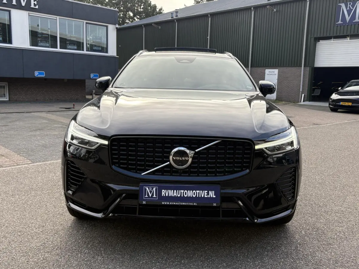 2.0 T6 Plug-in hybrid AWD Plus Dark Showroomprijs van €44.400,- nu voor slechts €42.440,- Uw herfstvoordeel: maar liefst €1.960,-!| DEALER ONDERHOUDEN | HARMAN/KADON | 360° GRADEN CAM