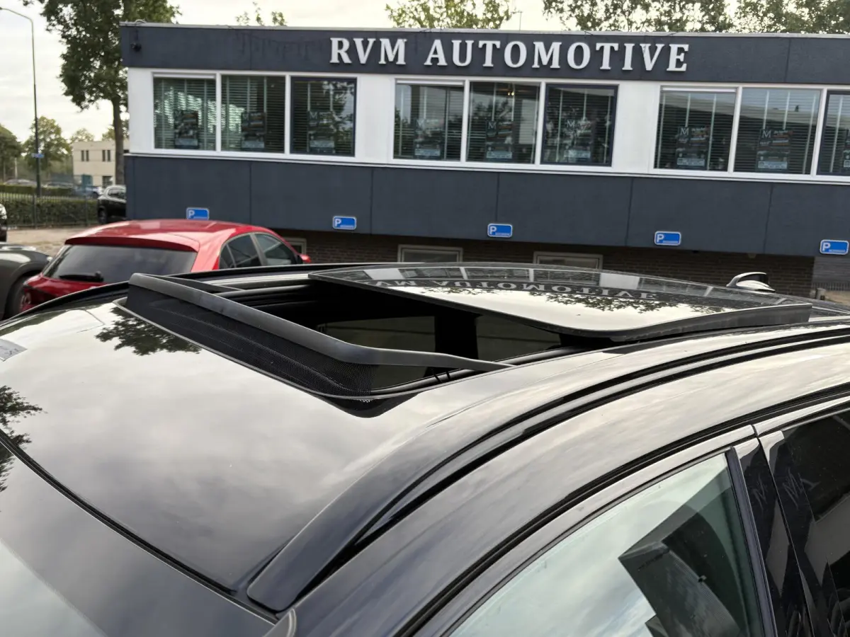 2.0 T6 Plug-in hybrid AWD Plus Dark Showroomprijs van €44.400,- nu voor slechts €42.440,- Uw herfstvoordeel: maar liefst €1.960,-!| DEALER ONDERHOUDEN | HARMAN/KADON | 360° GRADEN CAM