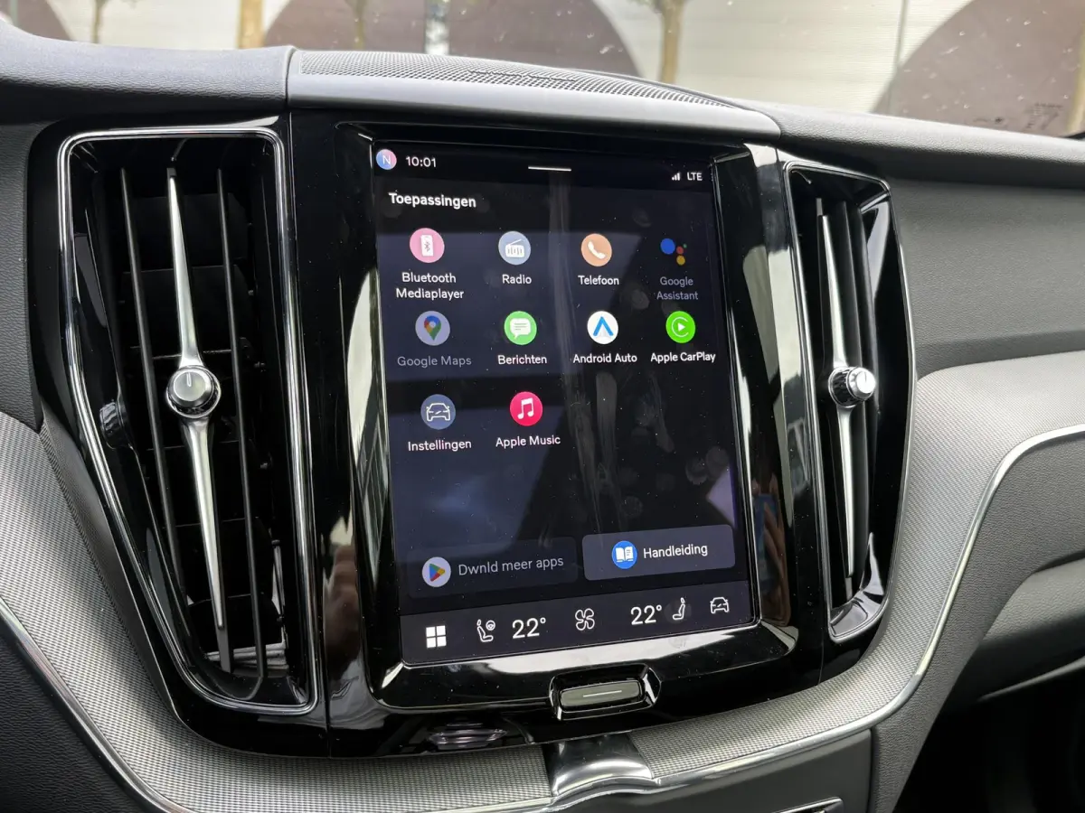 2.0 T6 Plug-in hybrid AWD Plus Dark Showroomprijs van €44.400,- nu voor slechts €42.440,- Uw herfstvoordeel: maar liefst €1.960,-!| DEALER ONDERHOUDEN | HARMAN/KADON | 360° GRADEN CAM