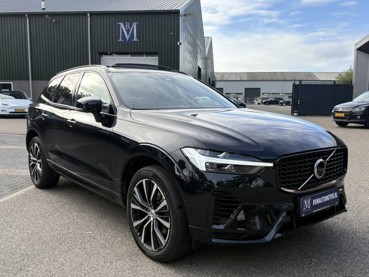 2.0 T6 Plug-in hybrid AWD Plus Dark Showroomprijs van €44.400,- nu voor slechts €42.440,- Uw herfstvoordeel: maar liefst €1.960,-!| DEALER ONDERHOUDEN | HARMAN/KADON | 360° GRADEN CAM