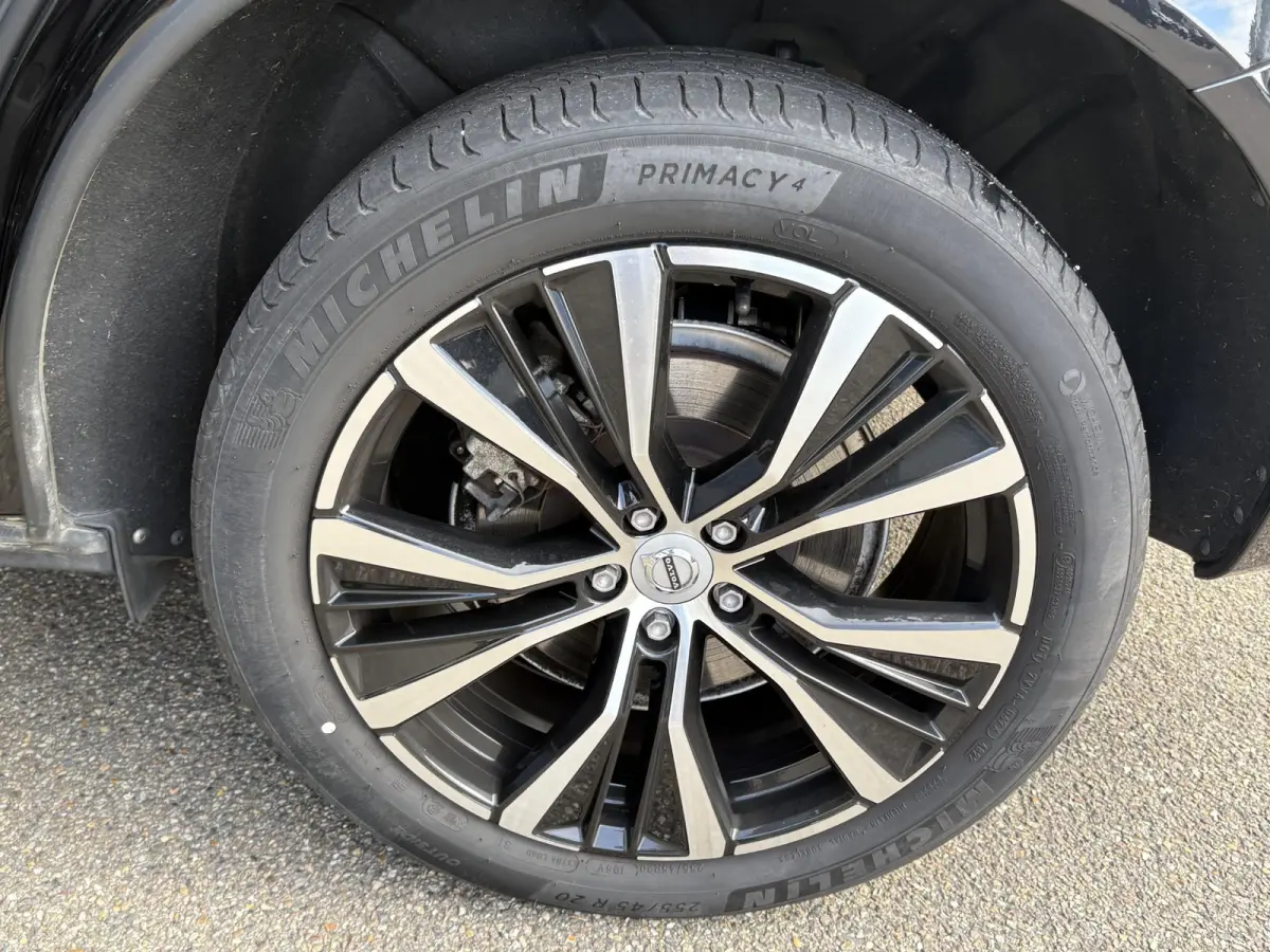 2.0 T6 Plug-in hybrid AWD Plus Dark Showroomprijs van €44.400,- nu voor slechts €42.440,- Uw herfstvoordeel: maar liefst €1.960,-!| DEALER ONDERHOUDEN | HARMAN/KADON | 360° GRADEN CAM