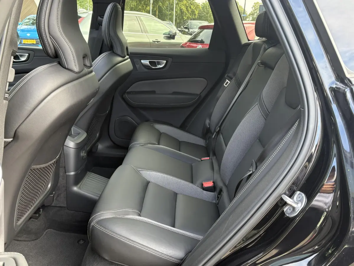 2.0 T6 Plug-in hybrid AWD Plus Dark Showroomprijs van €44.400,- nu voor slechts €42.440,- Uw herfstvoordeel: maar liefst €1.960,-!| DEALER ONDERHOUDEN | HARMAN/KADON | 360° GRADEN CAM