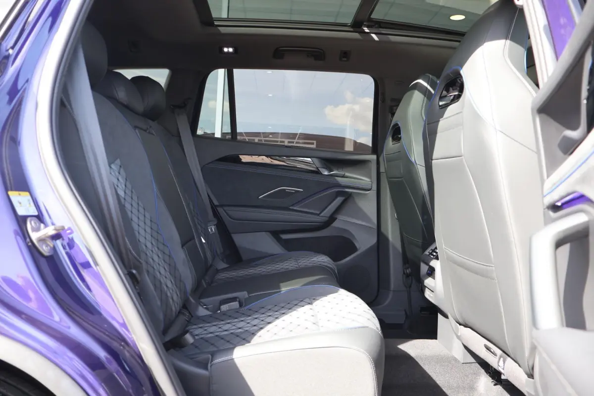 1.5 eHybrid 272pk R-Line Edition | SoH 100% | Trekhaak | Panoramadak | 360 Camera | Head-up Display