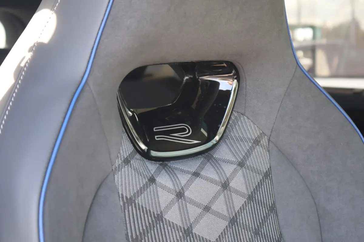 1.5 eHybrid 272pk R-Line Edition | SoH 100% | Trekhaak | Panoramadak | 360 Camera | Head-up Display