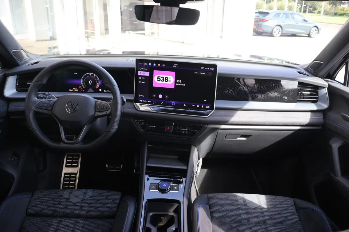 1.5 eHybrid 272pk R-Line Edition | SoH 100% | Trekhaak | Panoramadak | 360 Camera | Head-up Display