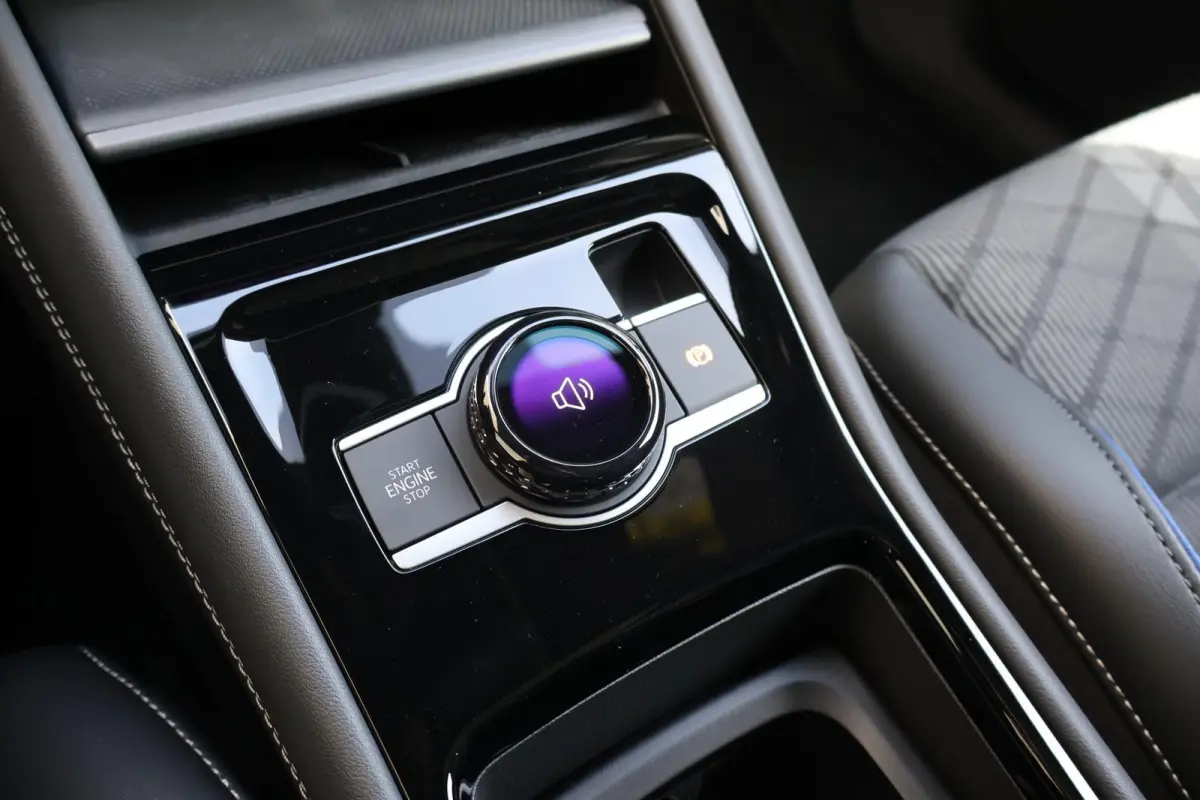 1.5 eHybrid 272pk R-Line Edition | SoH 100% | Trekhaak | Panoramadak | 360 Camera | Head-up Display