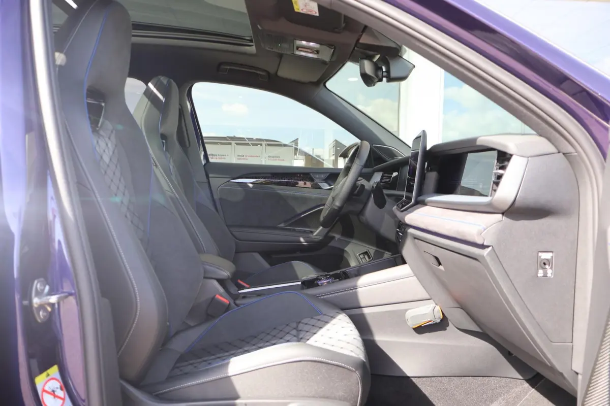 1.5 eHybrid 272pk R-Line Edition | SoH 100% | Trekhaak | Panoramadak | 360 Camera | Head-up Display