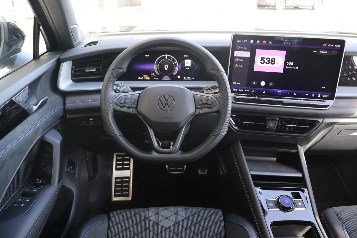 1.5 eHybrid 272pk R-Line Edition | SoH 100% | Trekhaak | Panoramadak | 360 Camera | Head-up Display