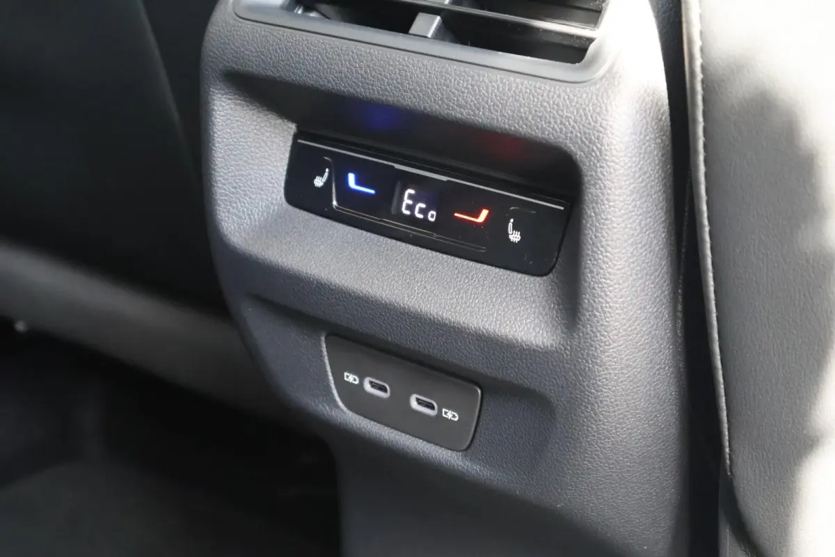 1.5 eHybrid 272pk R-Line Edition | SoH 100% | Trekhaak | Panoramadak | 360 Camera | Head-up Display