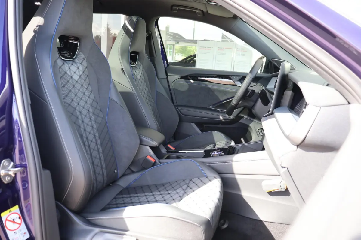 1.5 eHybrid 272pk R-Line Edition | SoH 100% | Trekhaak | Panoramadak | 360 Camera | Head-up Display