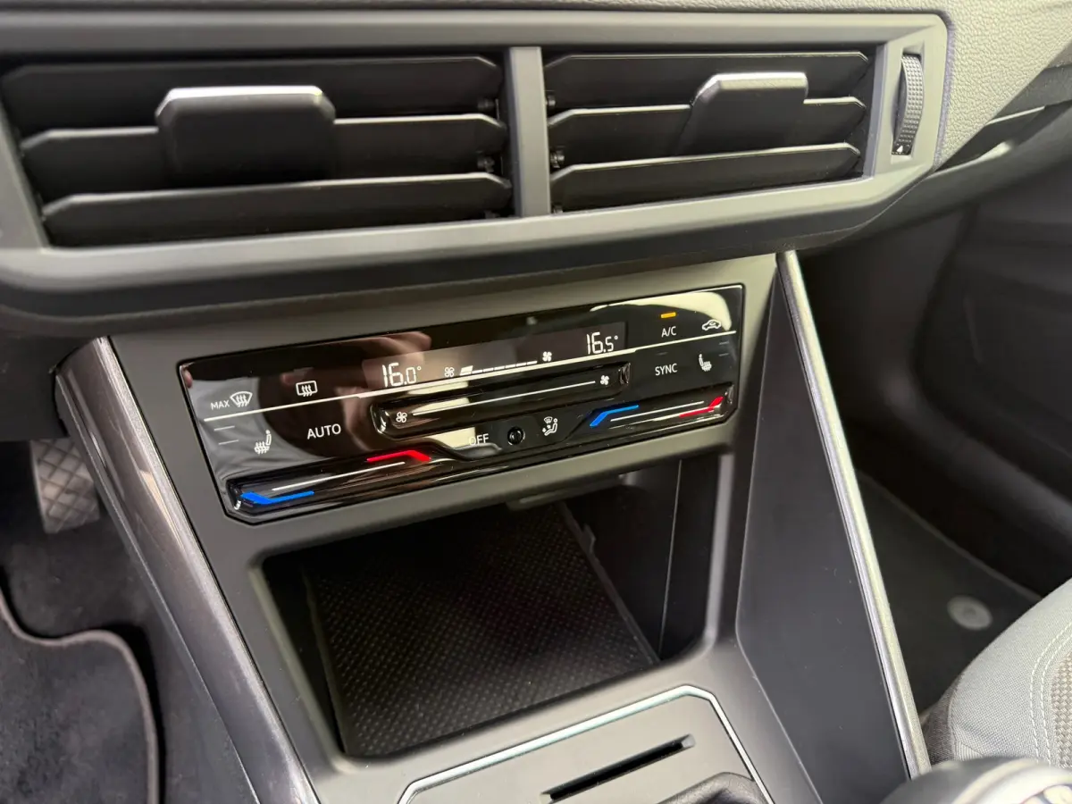 1.0 TSI Life IQ I CAMERA I CARPLAY I VIRTUAL I PDC I CLIMA I VOL VOL