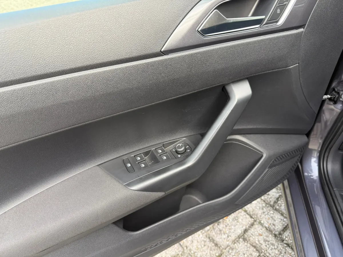 1.0 TSI Life IQ I CAMERA I CARPLAY I VIRTUAL I PDC I CLIMA I VOL VOL