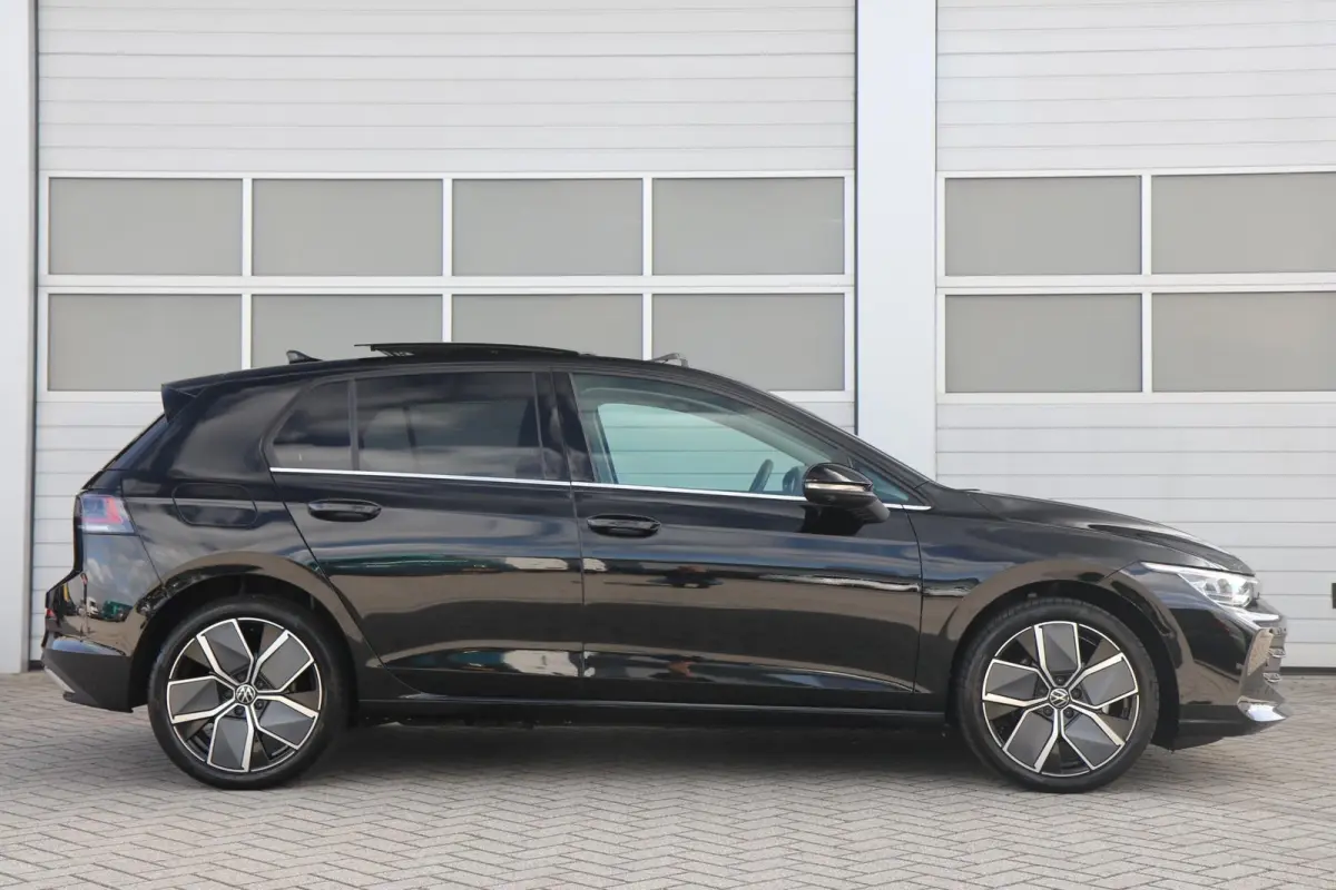 1.5 eHybrid 204pk Style | Panoramadak  | Stoelverwarming | Head-up Display | 360 Camera | Trekhaak Wegklapbaar
