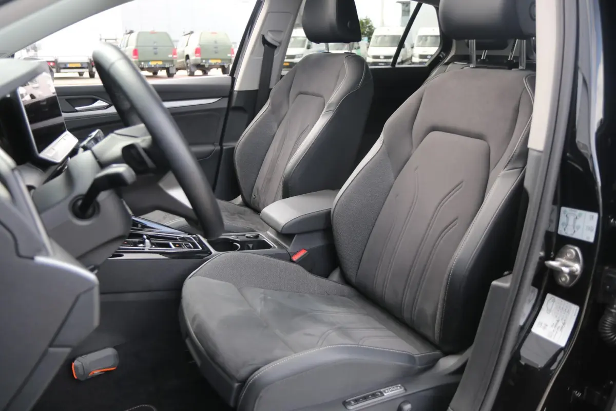 1.5 eHybrid 204pk Style | Panoramadak  | Stoelverwarming | Head-up Display | 360 Camera | Trekhaak Wegklapbaar